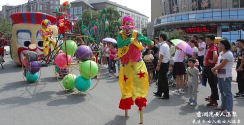 十一旅游黑马惊现！云澜湾女人温泉马戏表演嗨爆全场