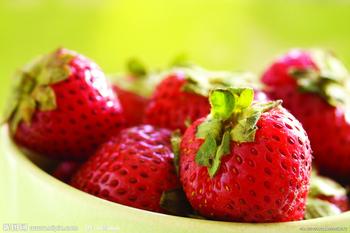 奶油草莓每斤比普通草莓贵5元 专家称是噱头