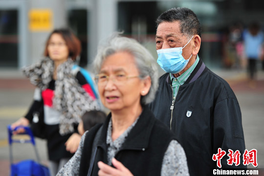 深港防控禽流感H7N9疫情 部分游客戴口罩(图)