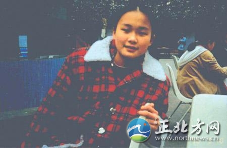 王菲14岁央视唱红歌青涩照 大小S章子怡儿时照全遭曝