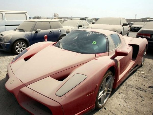迪拜很头疼：随处遗弃的豪车