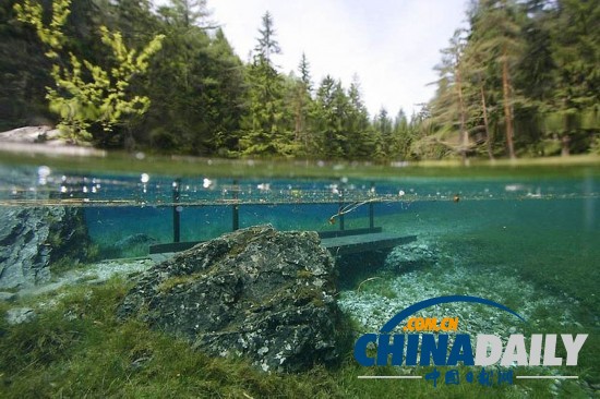 奥地利“水珍珠”：绿湖水下公园