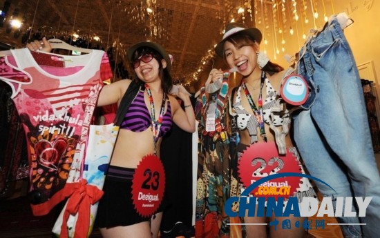 世风日下！日本多名女子穿比基尼参加促销活动