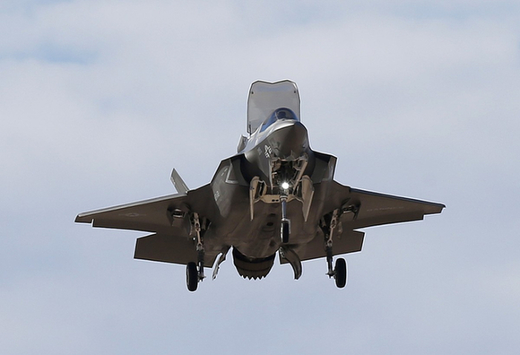 英国拟出资25亿英镑采购美F-35战斗机
