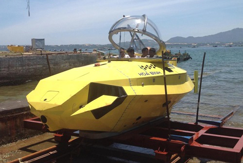 越南首艘海底潜水器试验成功