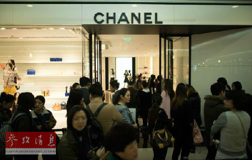 港媒：中国游客赴欧洲扫货赚差价 奢侈品牌不开心