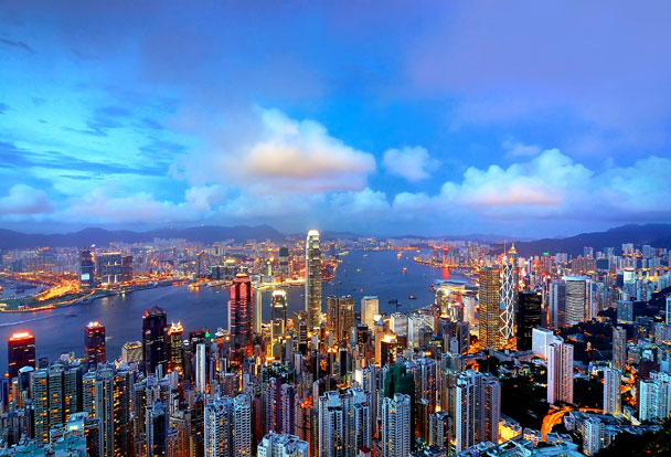 港股大涨带火楼市 内地投资者扎堆疯抢香港豪宅
