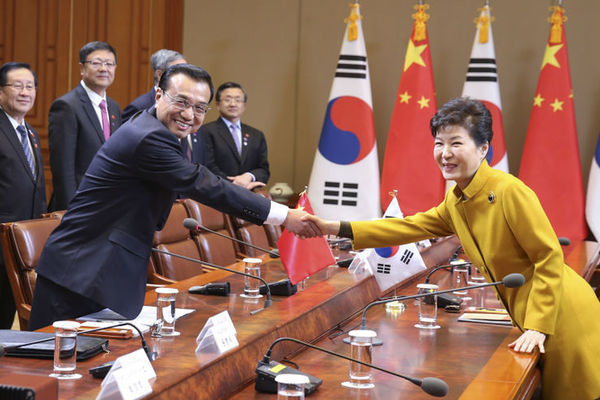 中韩签署13项谅解备忘录 力促韩中FTA年内生效
