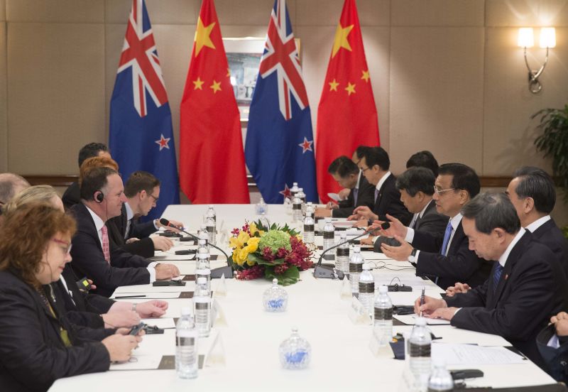 李克强会见新西兰总理：推进中新自贸协定升级谈判