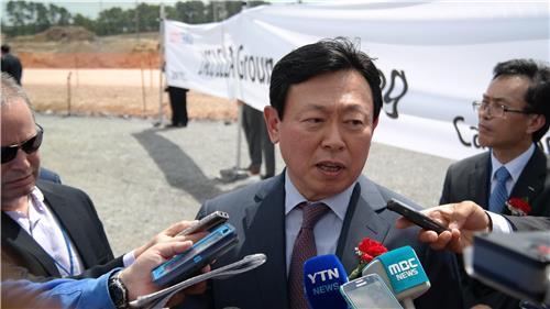 韩国乐天集团会长就因涉隐匿资金遭调查道歉