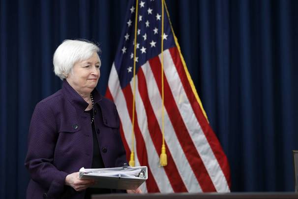 美联储宣布维持利率不变 暗示年底前仍可能加息
