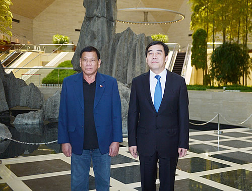 菲律宾总统杜特尔特到访中国银行