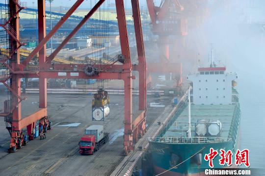 商务部：前10月内地对港出口同比降7.9% 进口升76.8%