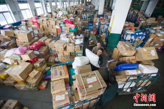 今年中国快递业务量破300亿件 11月成史上最忙快递月