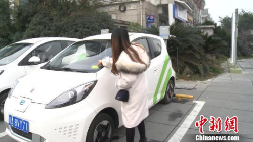 中国多地开始流行“共享汽车” 会否加剧交通拥堵？