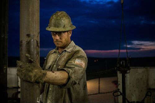 英媒：美国原油库存攀升导致国际油价暴跌