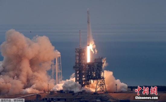 SpaceX或将再创历史：使用回收助推器发射火箭