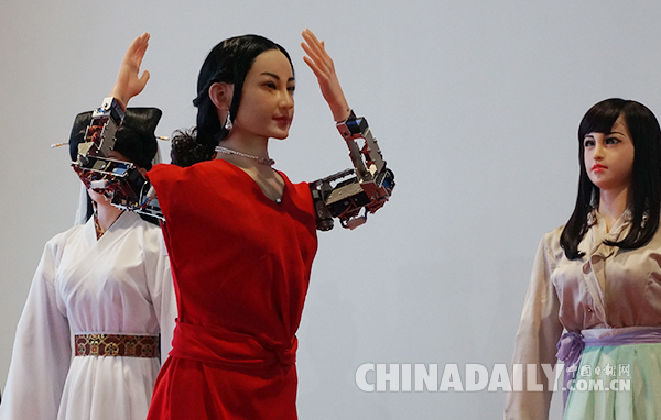 多款美女机器人亮相世界机器人大会（图）