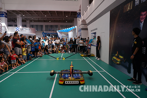 视频：羽毛球机器人亮相2017世界机器人大会