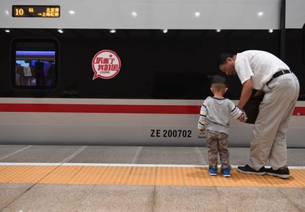 日媒称中国高铁震撼世界：技术先进运营速度最高