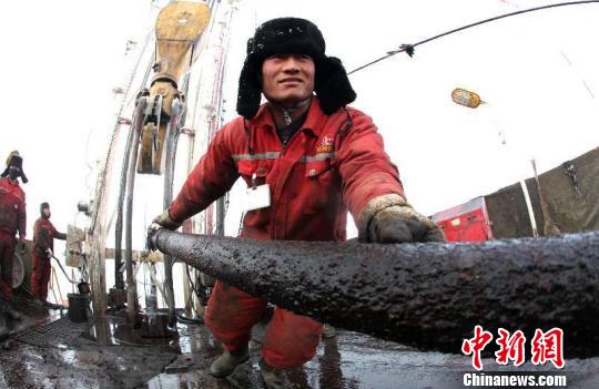 中国石化西北油田原油产量突破1亿吨