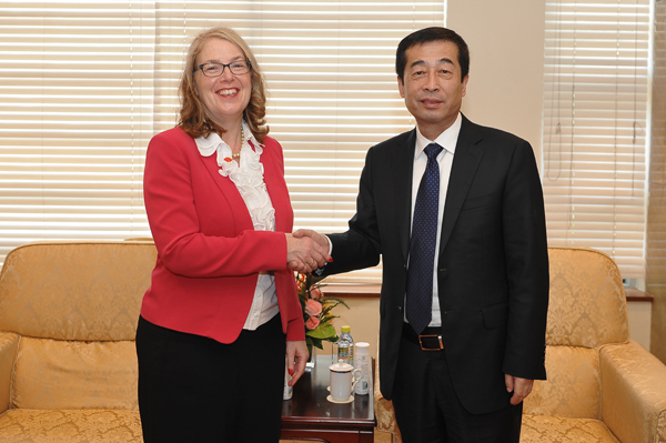 伊利集团执行总裁在博鳌与澳大利亚驻华大使举行会谈