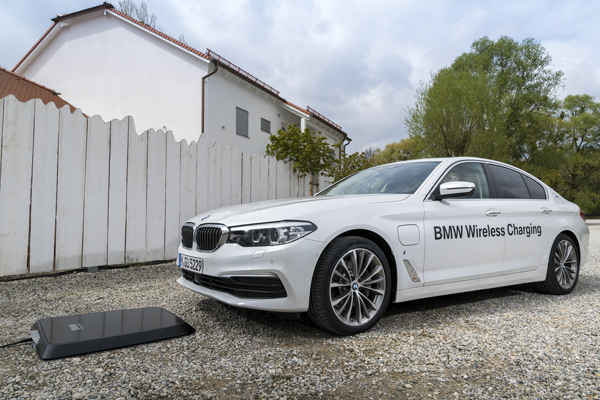 汽车也可以无线充电 宝马集团推出世界首创BMW无线充电