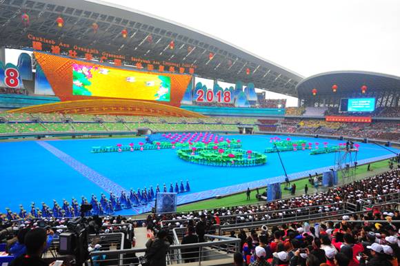 打造群众文艺表演的新标杆 ——庆祝广西壮族自治区成立60周年群众文艺表演综述