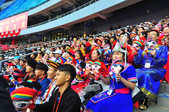 打造群众文艺表演的新标杆 ——庆祝广西壮族自治区成立60周年群众文艺表演综述