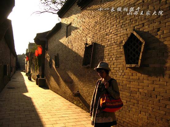 放弃外企高薪 前高考状元陪妻子开淘宝店创业