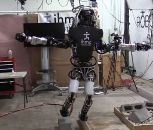 波士顿动力机器人又学了一项新技能：金鸡独立