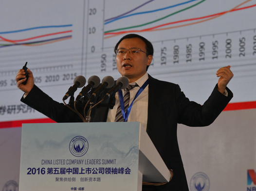 康得新董事长钟玉应邀出席中国上市公司领袖峰会发表主旨演讲并荣膺“最佳董事长”