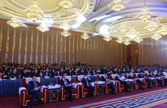 康得新董事长钟玉应邀出席中国上市公司领袖峰会发表主旨演讲并荣膺“最佳董事长”