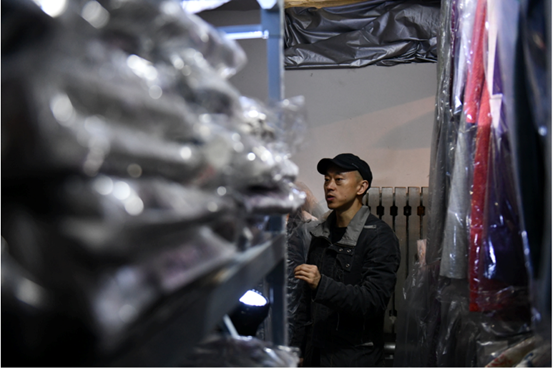 放弃外企高薪 前高考状元陪妻子开淘宝店创业