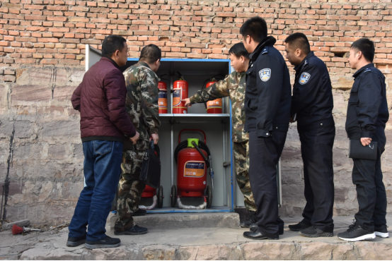 陕西吴堡消防联合公安部门开展冬季消防安全大检查