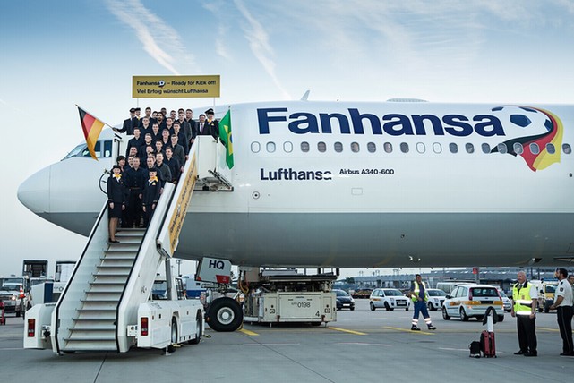 德国国家足球队搭乘“球迷莎”航班飞往巴西世界杯