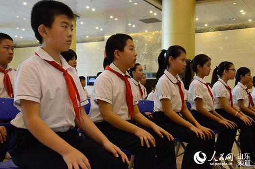 人民网在济南举行抗战记忆视频作品集赠送仪式