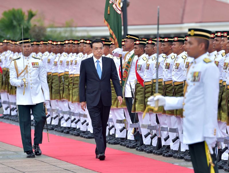 马总理府雨中上演隆重仪式欢迎中国总理