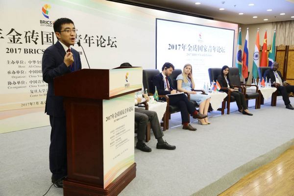 许泽玮：中国青年参与“全球治理”信心十足