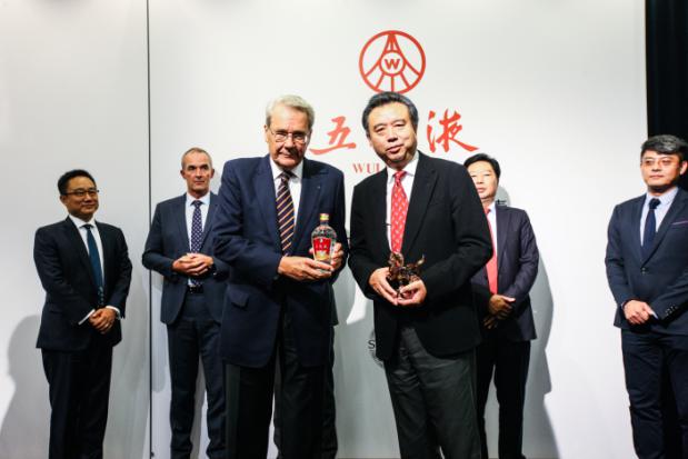 落实"一带一路"倡议 五粮液与施华洛世奇签署战略合作协议